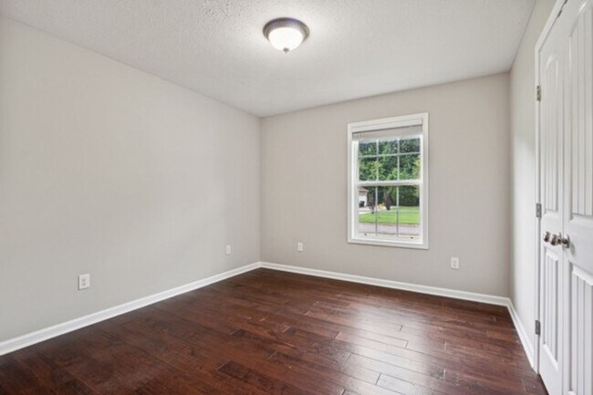 Building Photo - COMING SOON.....Adorable 3 Bedroom Home in Tullahoma!