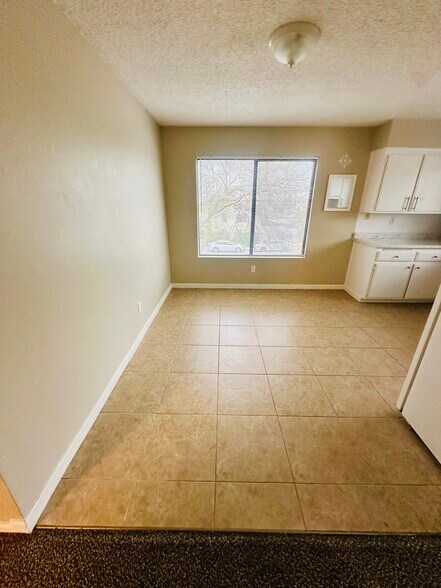 Building Photo - 6005 Hill Dale Ct