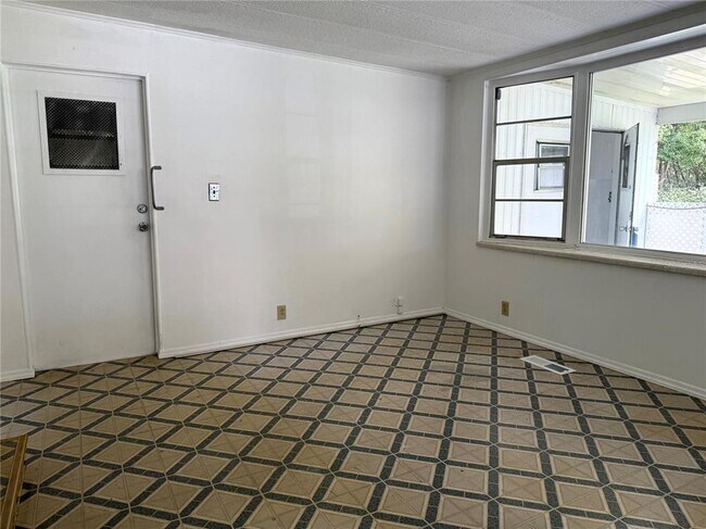 Building Photo - 3221 SE 39th Ave