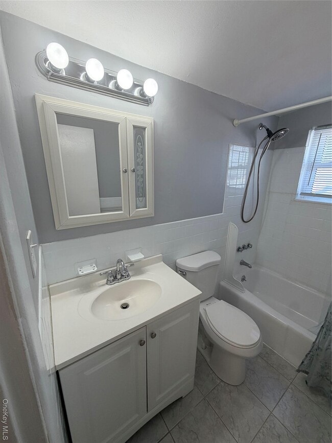 Building Photo - 164-11 95th St