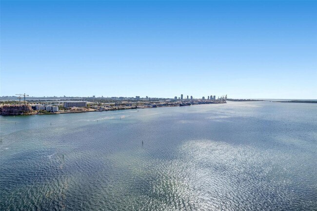 Building Photo - 808 Brickell Key Dr