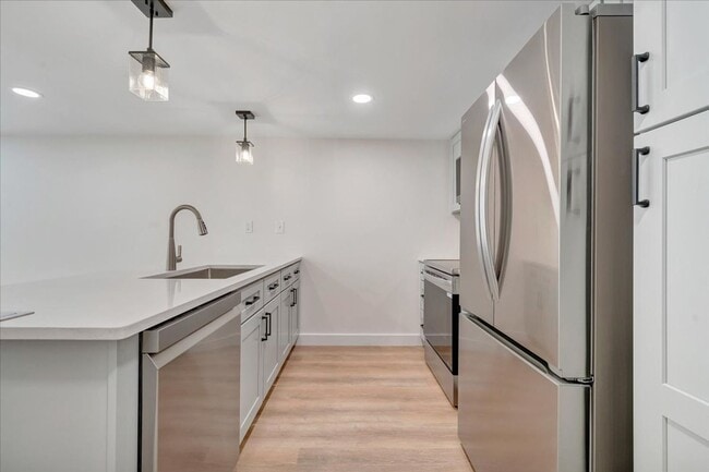 Building Photo - Newly Renovated 2BR Apartment in Vinton - Premium Finishes!