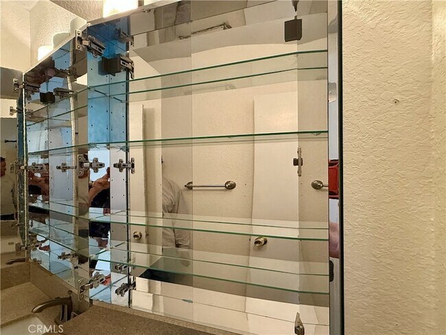 Building Photo - 18693 Albany St