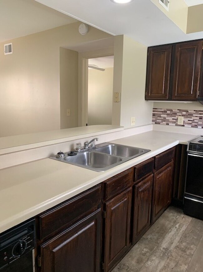 Building Photo - Sarah's Run Apartments