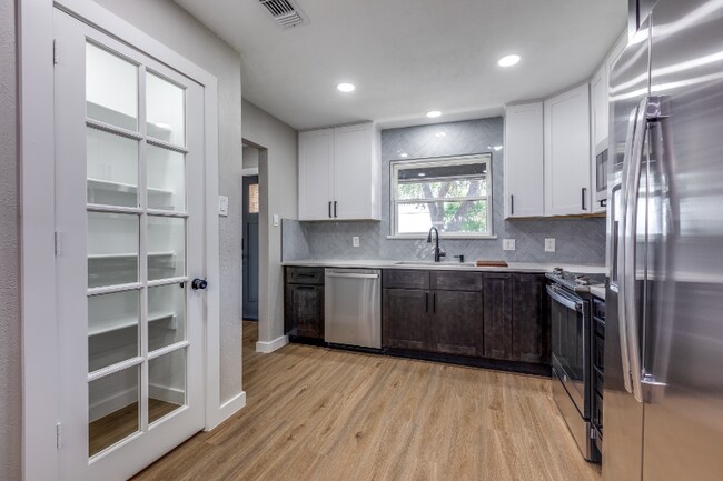 Building Photo - 1233 Mill Valley Dr