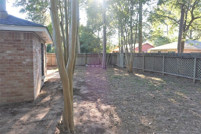 Building Photo - 2727 Tinechester Dr