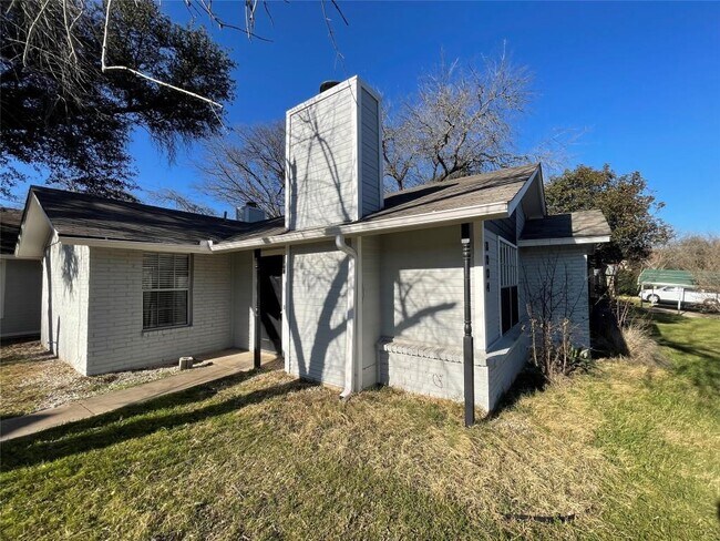 Building Photo - 8004 Clydesdale Dr