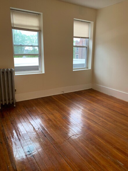 Building Photo - 142 Hemenway St