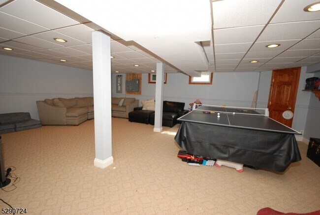 Building Photo - 35 Evergreen Ln