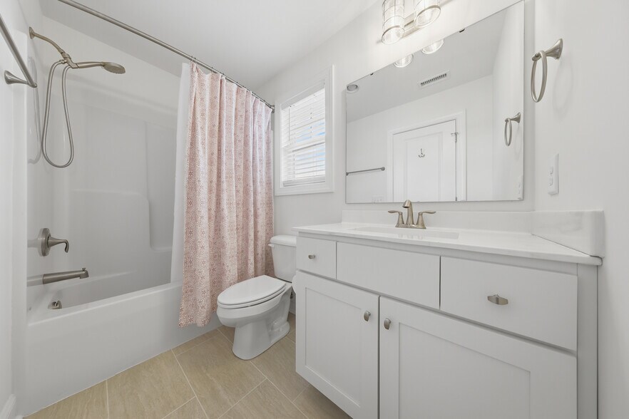 Building Photo - 4744 Siddons Dr