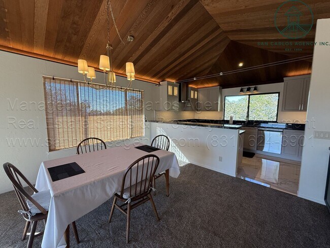 Building Photo - Impeccable Laureles Grade Estate Property with Valley Views