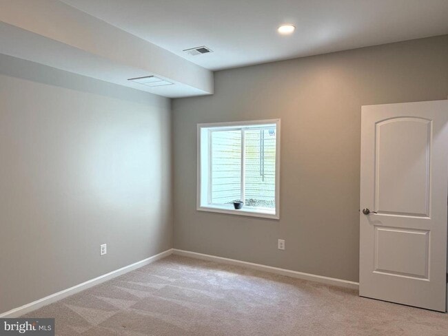 Building Photo - 139 Streamview Dr