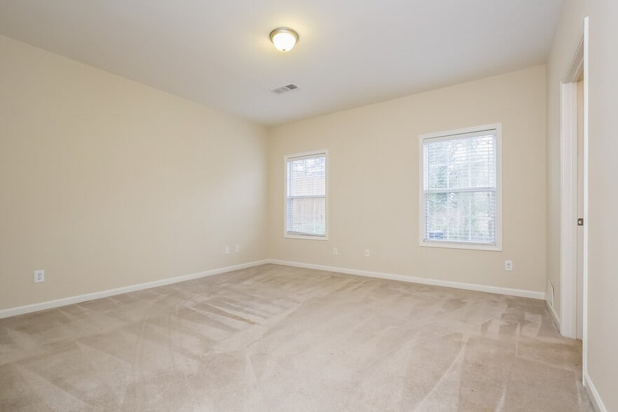 Building Photo - 2140 Copper Trail Ln NE