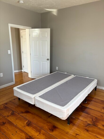 Building Photo - 18 Upham St