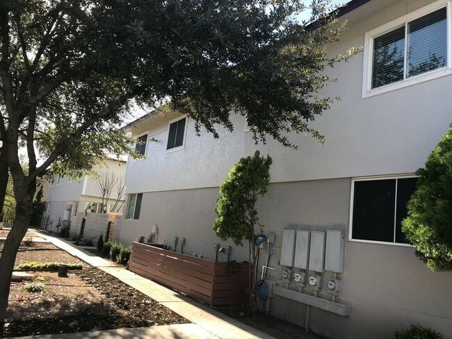 Building Photo - 8907 Tronewood Dr