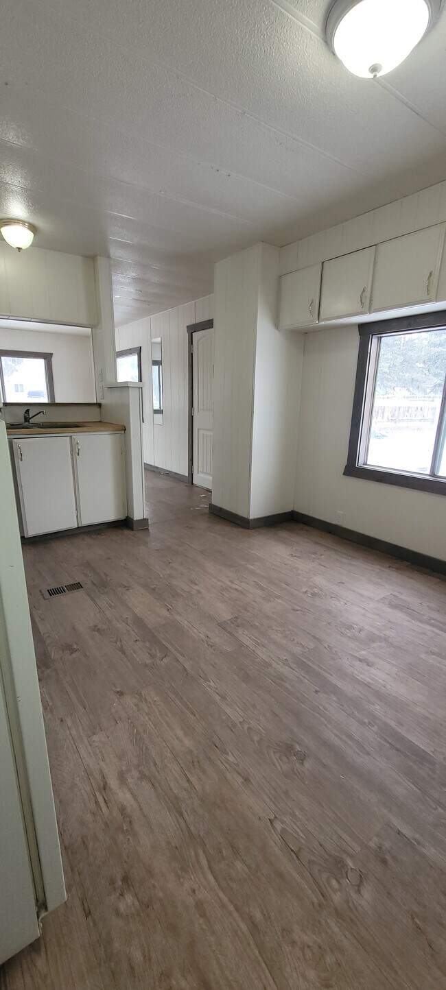 Building Photo - Mountain View Estates