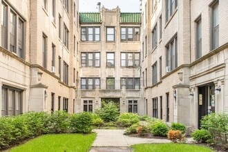 Building Photo - 631 W Roscoe St