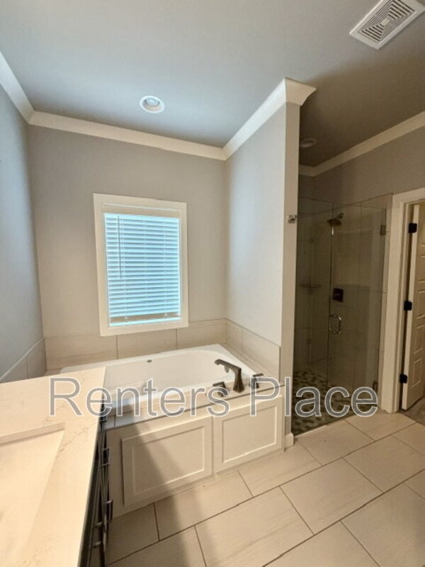 Building Photo - 803 E Delmar Pl