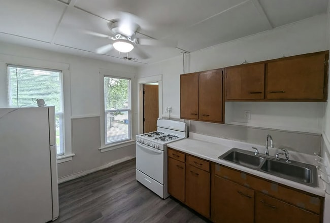 Building Photo - Affordable 1BR/1BA Apartment – Pet Friendly with Shared Yard