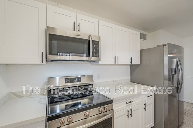 Building Photo - 787 W Flint St