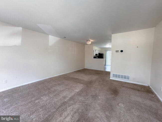 Building Photo - 38 Hopewell Ln
