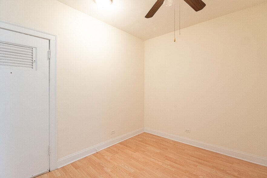 Building Photo - 4856 N Damen Ave