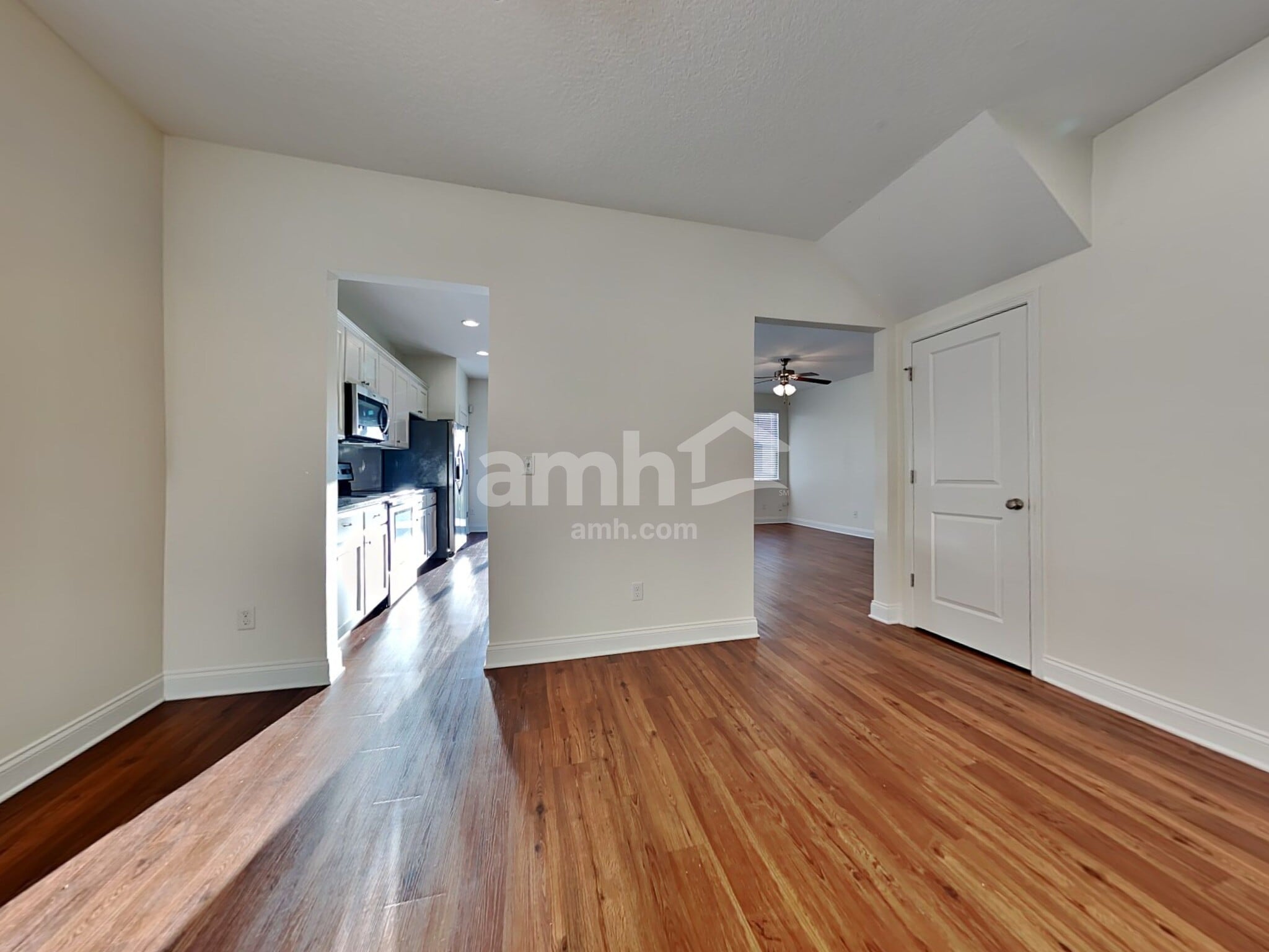 Building Photo - 3289 Roundabout Dr