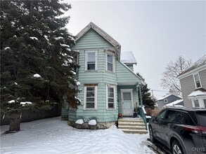 Building Photo - 200 Center St