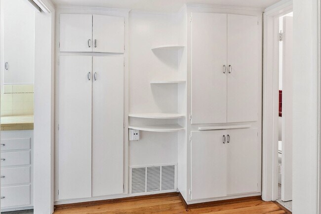 Building Photo - 4342 Iowa St