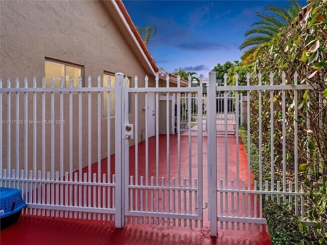 Building Photo - 10815 SW 145th Pl