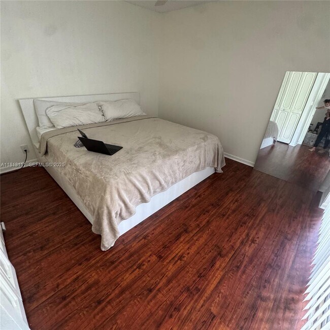 Building Photo - 7011 Environ Blvd