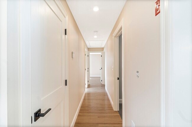 Building Photo - 21 Hodgkins Dr