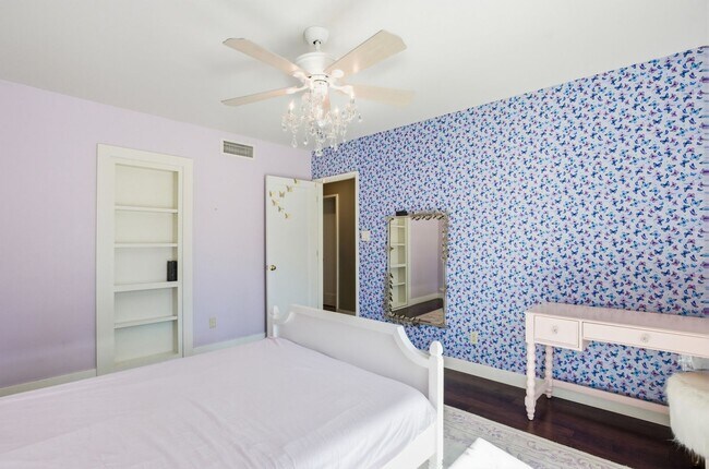 Building Photo - FULLY FURNISHED EXECUTIVE PHOENIX COUNTRY CLUB HOME IN GATED COMMUNITY