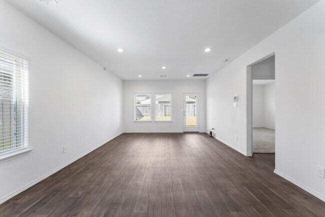 Building Photo - 14678 Cyn Pnes Ln