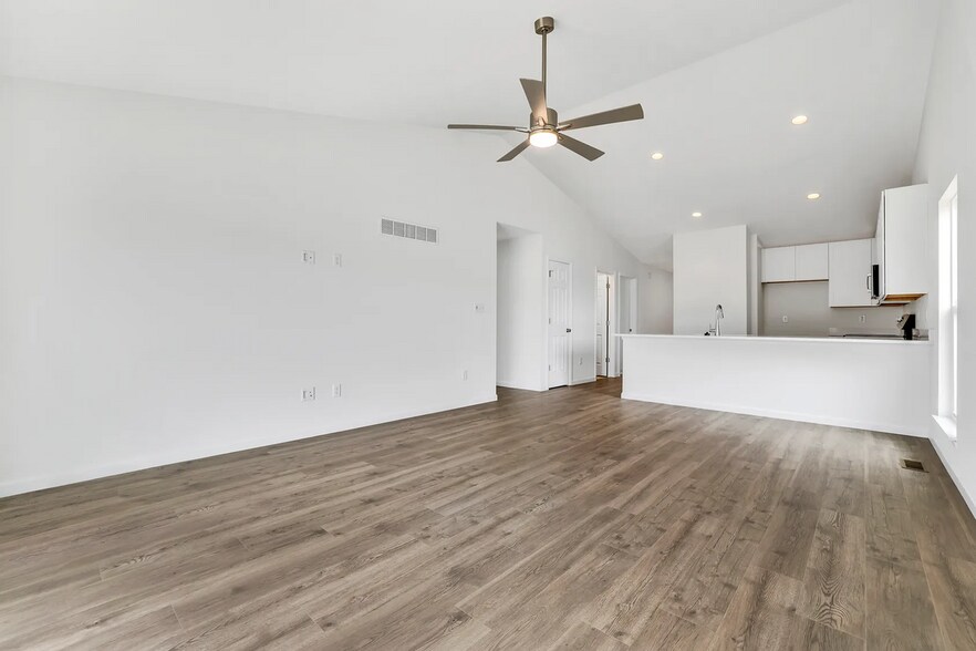 Building Photo - 728 Courtshire Crossing