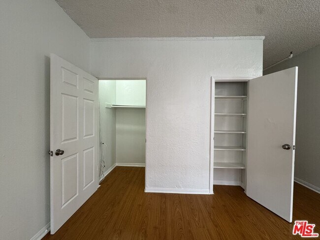 Building Photo - 920 S Hobart Blvd