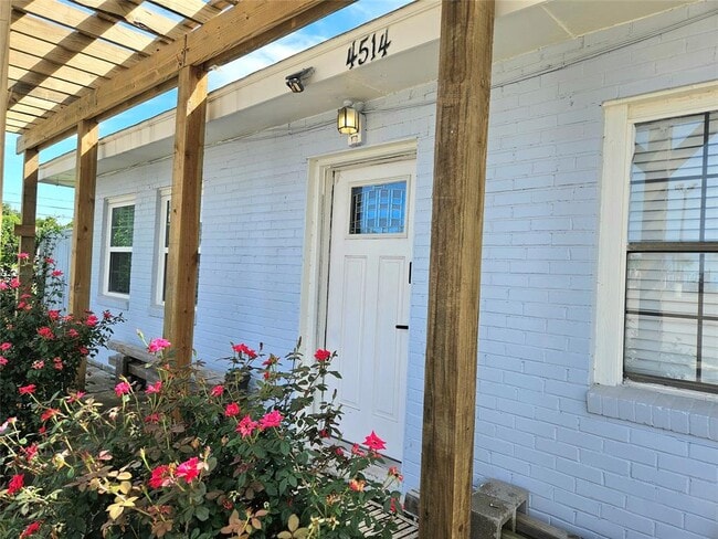 Building Photo - 4514 W Bayshore Dr