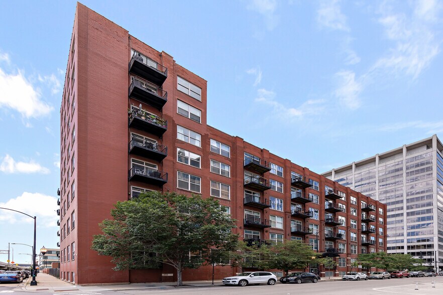 Building Photo - 420 S Clinton St