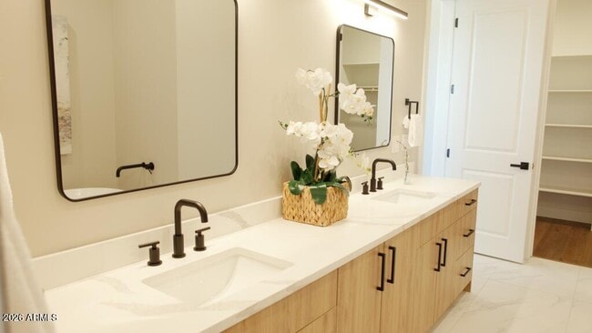 Building Photo - 841 W Pecos Rd