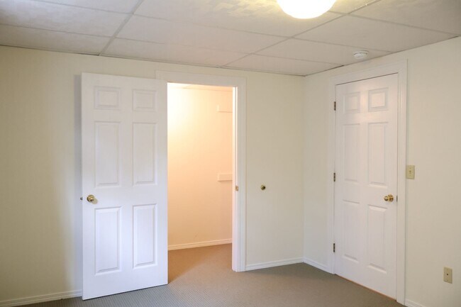 Building Photo - 360 Rain Shadow Dr