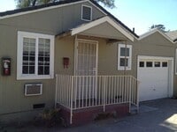 Building Photo - One Bedroom Unit In 4 Plex Ready To Go!!!