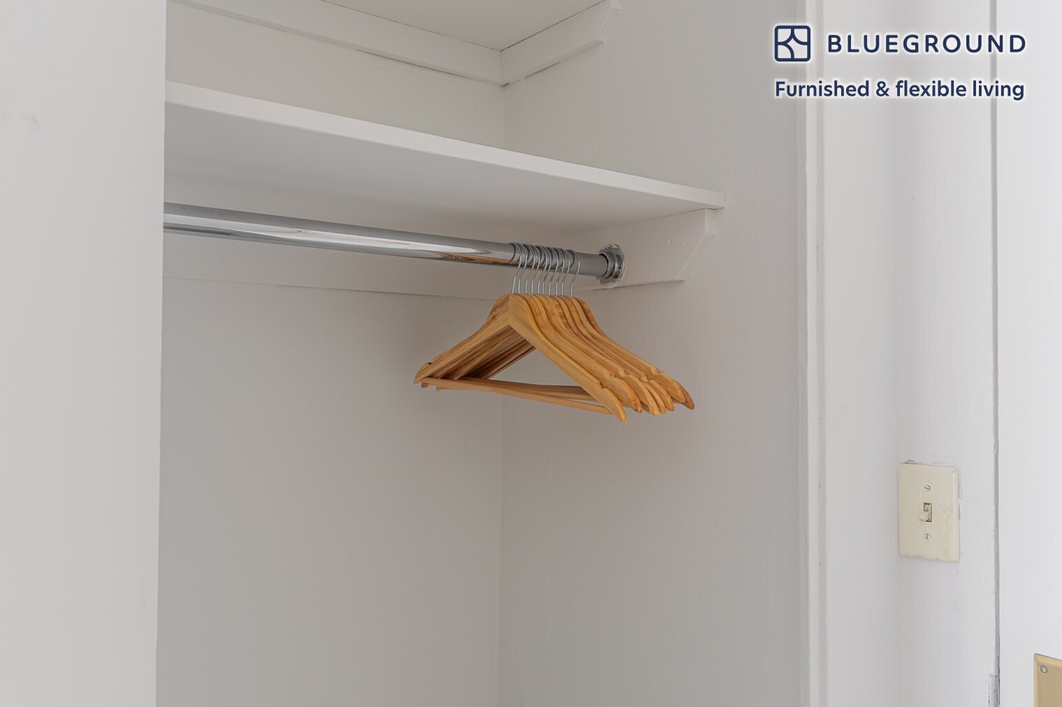 Building Photo - 330 E 46th St