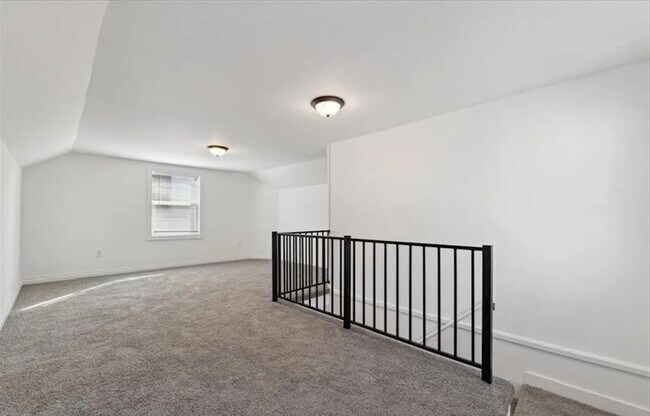 Building Photo - Beautiful 3 bedroom/1 bath Brick Bungalow - Now Available!