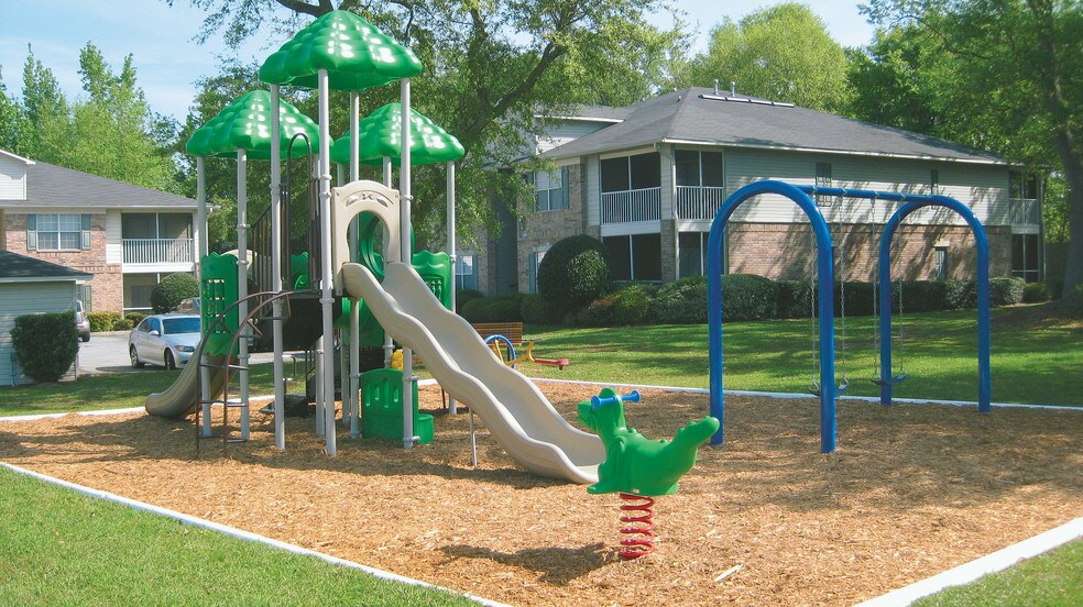 Kings Mill Apartment Homes 8917 N Davis Hwy Pensacola FL 32514