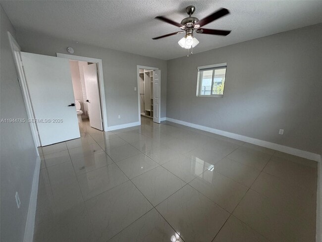 Building Photo - 9920 Jamaica Dr