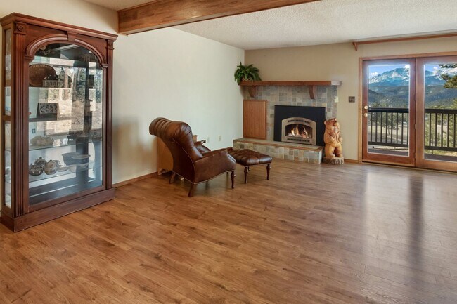 Building Photo - Beautiful Unit on Greenway for rent!