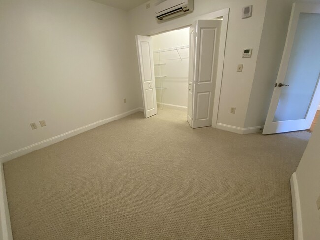 Building Photo - 875 Elm St