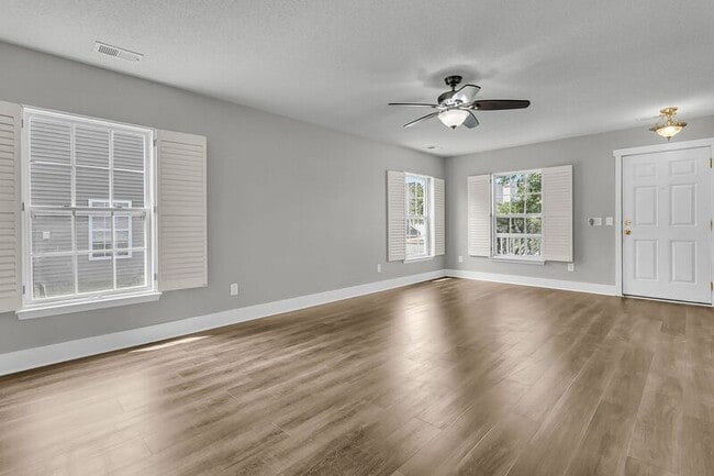 Building Photo - 403 Dovetail Cir