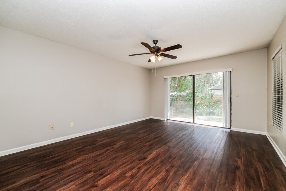 Building Photo - 2303 Willow Branch Ave