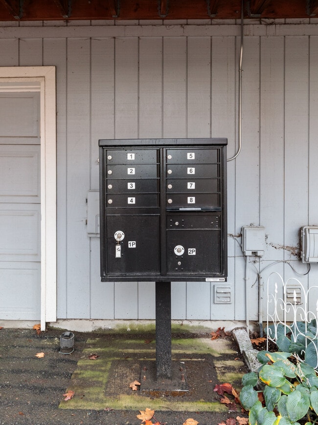 Building Photo - 6621 N Columbia Way